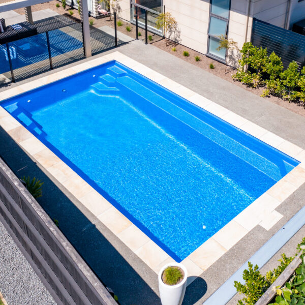 Entertainer 7 - Pacific Pearl